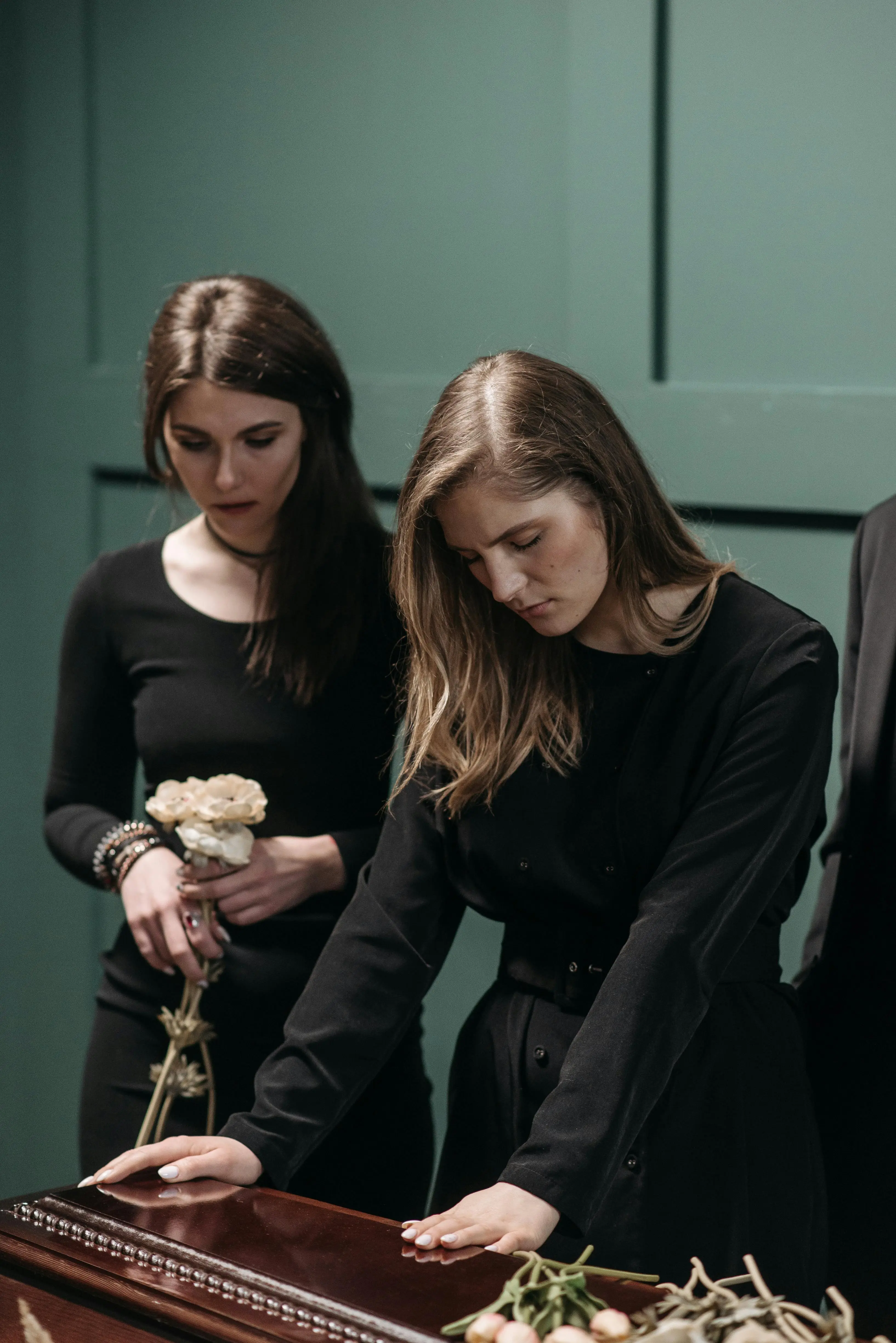 SynqEvent-Collecting memories from loved ones